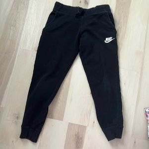 Youth Nike sweatpants sz medium cuffed at bottom two front pockets